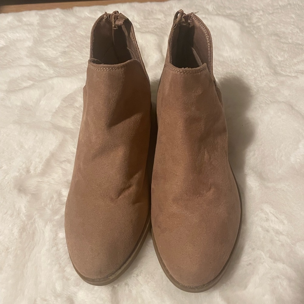 Girl’s Booties - Picture 2 of 3